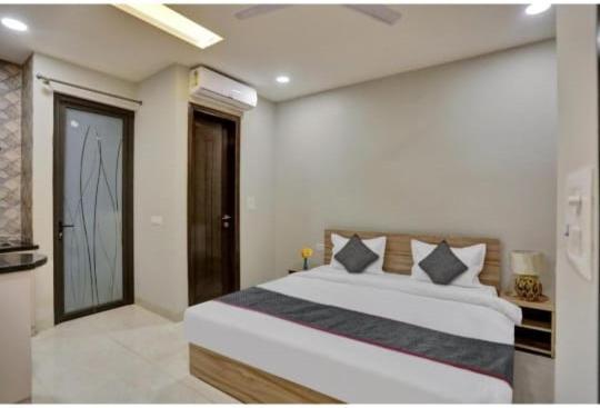 Vibe Hotel Noida Dış mekan fotoğraf